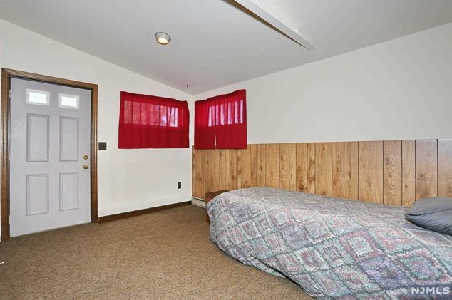 73 Lee St, Elmwood Park NJ  07407-2109 exterior