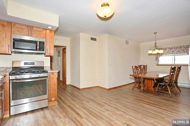 73 Lee St, Elmwood Park NJ  07407-2109 exterior