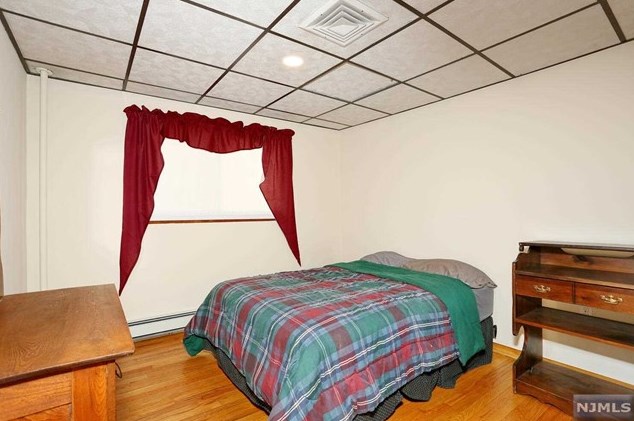 73 Lee St, Elmwood Park NJ  07407-2109 exterior