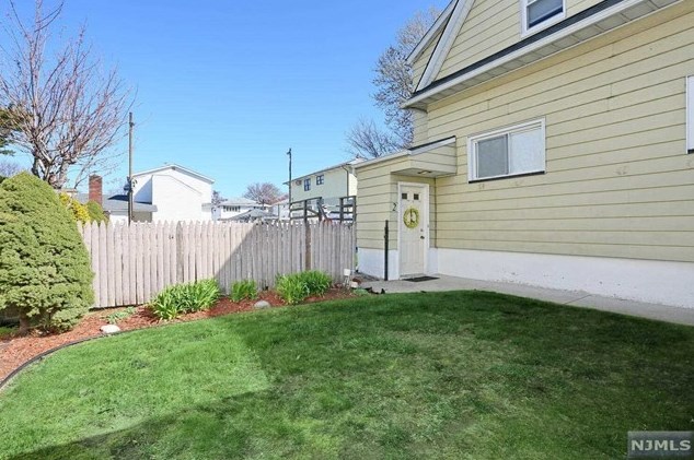 73 Lee St, Elmwood Park NJ  07407-2109 exterior