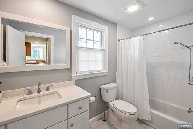 364 Monroe Ave, Wyckoff NJ  07481-2453 exterior