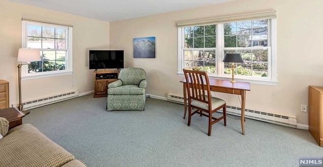 364 Monroe Ave, Wyckoff NJ  07481-2453 exterior