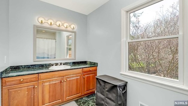 14 Greenbrook Rd, West Caldwell NJ  07006-4320 exterior