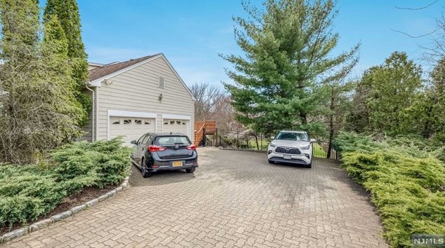 14 Greenbrook Rd, West Caldwell NJ  07006-4320 exterior