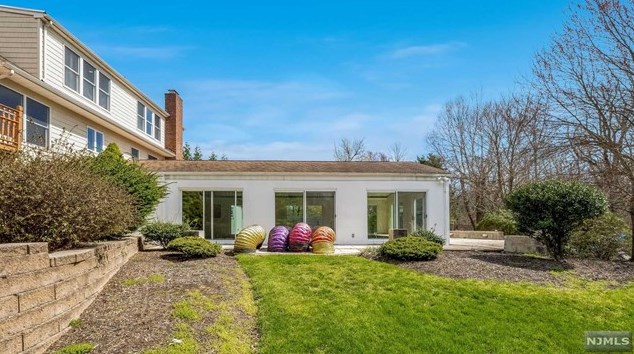 14 Greenbrook Rd, West Caldwell NJ  07006-4320 exterior