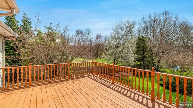 14 Greenbrook Rd, West Caldwell NJ  07006-4320 exterior