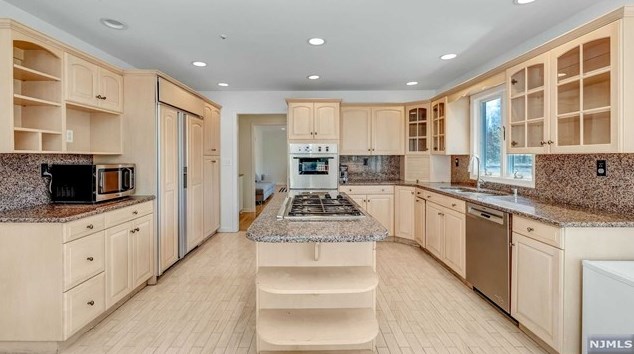 14 Greenbrook Rd, West Caldwell NJ  07006-4320 exterior