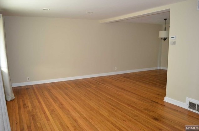 136 Waldwick Ave, Waldwick NJ  07463-2245 exterior