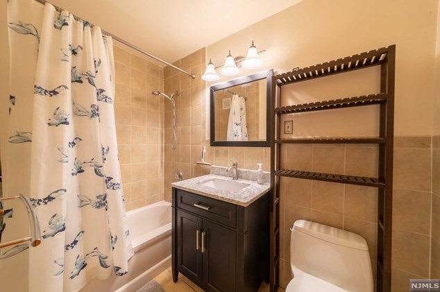 2348 Linwood Ave, West Fort Lee NJ  07024-3869 exterior