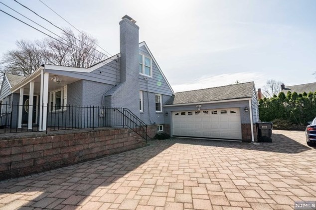 34 Berwyn Pl, Bergenfield NJ  07621-1105 exterior