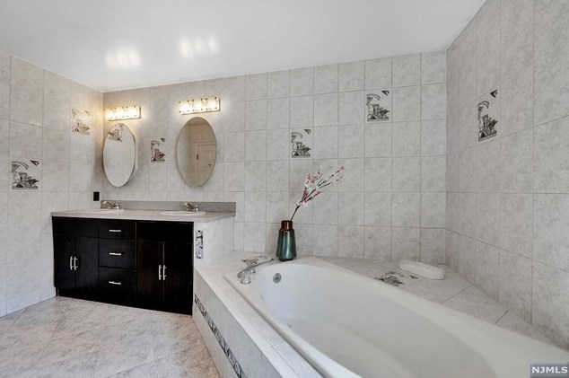 7 Easedale Rd, Wayne NJ  07470-2484 exterior