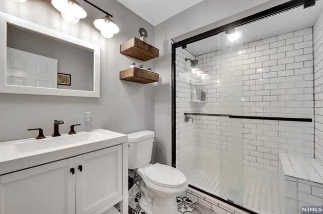 7 Easedale Rd, Wayne NJ  07470-2484 exterior