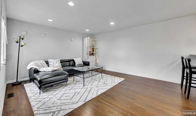 7 Easedale Rd, Wayne NJ  07470-2484 exterior