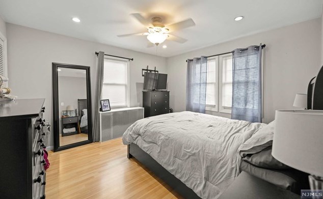 104 Fern Ave, Lyndhurst NJ  07071-2116 exterior