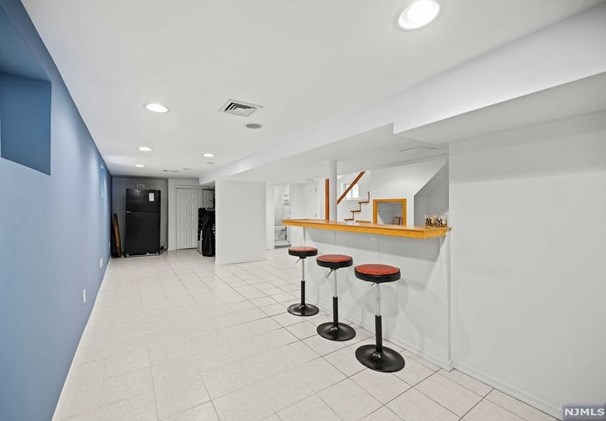 104 Fern Ave, Lyndhurst NJ  07071-2116 exterior