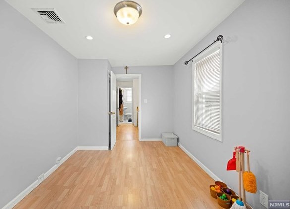 104 Fern Ave, Lyndhurst NJ  07071-2116 exterior