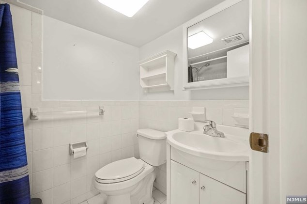 104 Fern Ave, Lyndhurst NJ  07071-2116 exterior