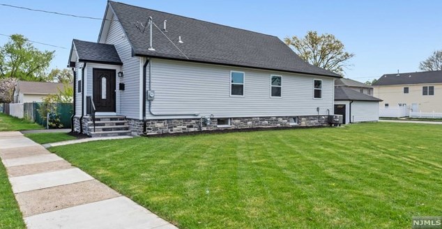 148 Grove St, Elmwood Park NJ  07407-2209 exterior