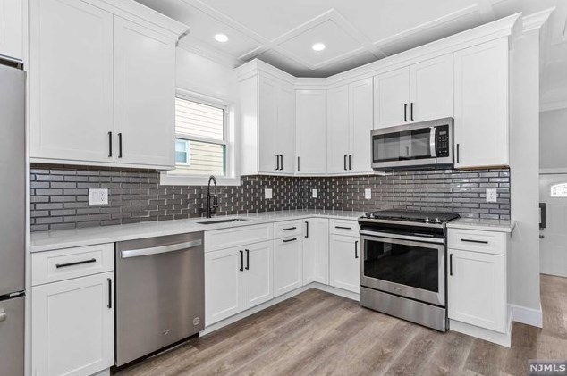 148 Grove St, Elmwood Park NJ  07407-2209 exterior
