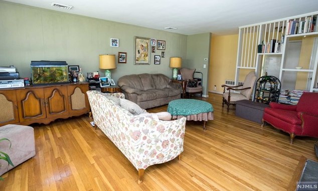 152 Pascack Rd, Hillsdale NJ  07642-1321 exterior