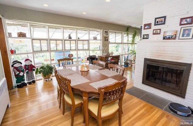 152 Pascack Rd, Hillsdale NJ  07642-1321 exterior