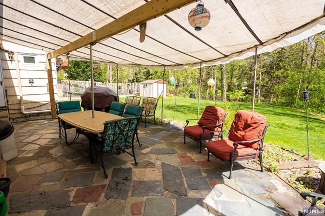 152 Pascack Rd, Hillsdale NJ  07642-1321 exterior