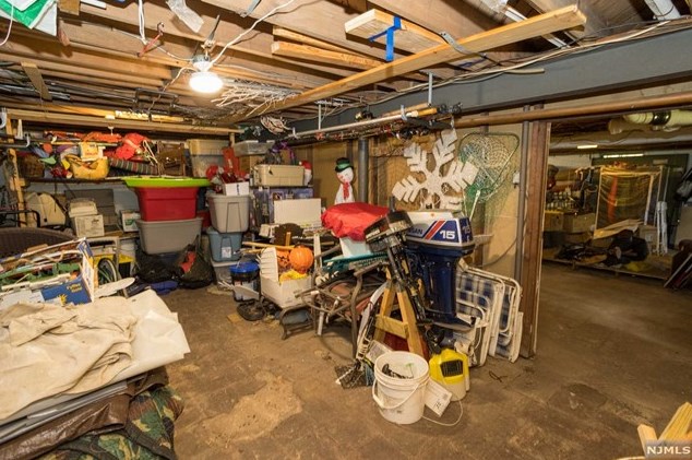 152 Pascack Rd, Hillsdale NJ  07642-1321 exterior