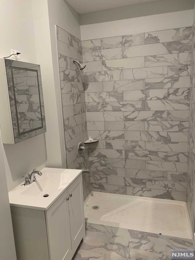 104 Fleming Ave, Newark NJ  07105-4015 exterior