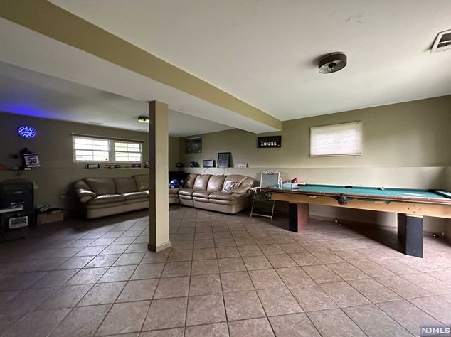 6 Normandy Dr, Wayne NJ  07470-2818 exterior