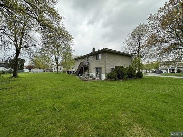 6 Normandy Dr, Wayne NJ  07470-2818 exterior