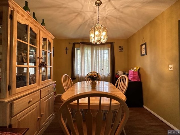 6 Normandy Dr, Wayne NJ  07470-2818 exterior