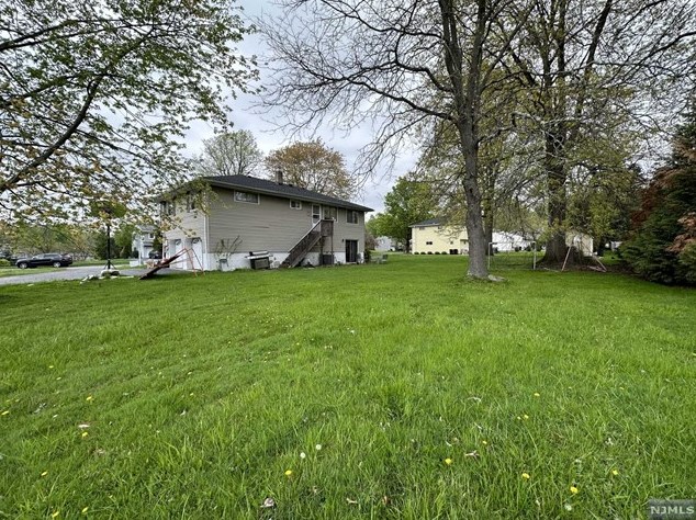 6 Normandy Dr, Wayne NJ  07470-2818 exterior