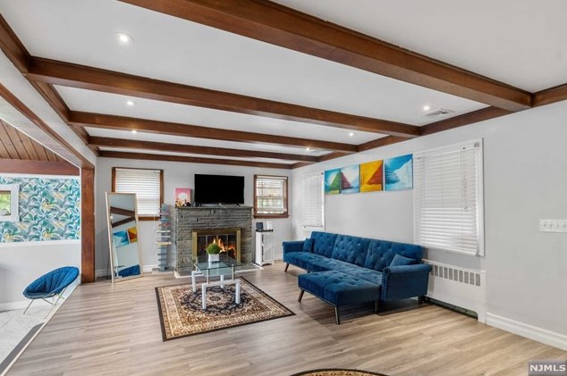 140 Farview Ave, Paramus NJ  07652-2514 exterior