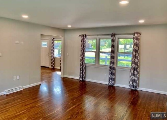 153 Lawrence Dr, Paramus NJ  07652-4422 exterior