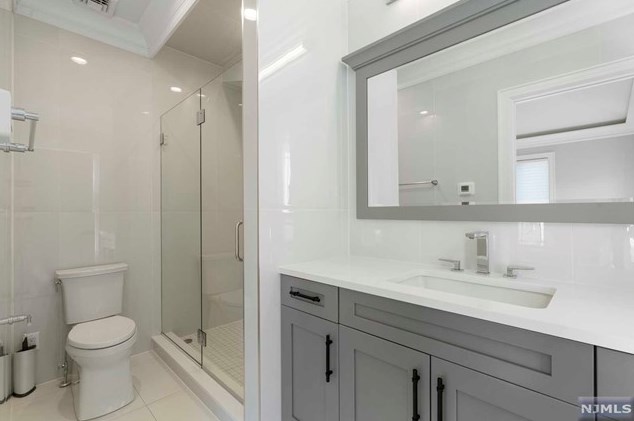 4 Willow Dr, Englewood NJ  07632-2207 exterior