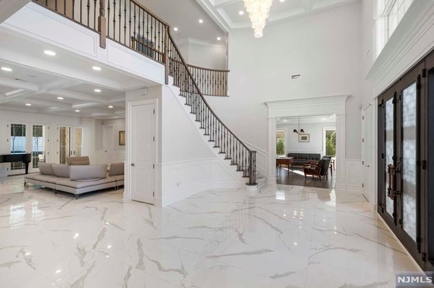 4 Willow Dr, Englewood NJ  07632-2207 exterior