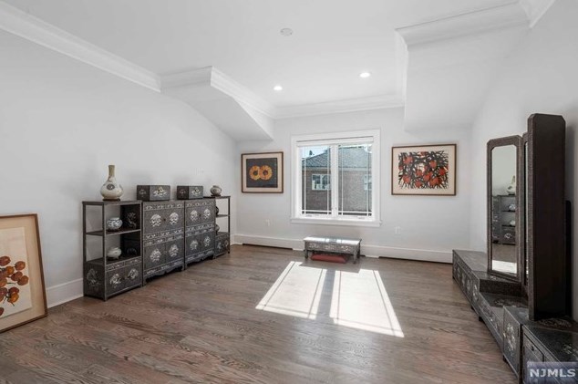 4 Willow Dr, Englewood NJ  07632-2207 exterior