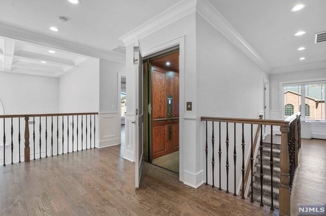 4 Willow Dr, Englewood NJ  07632-2207 exterior