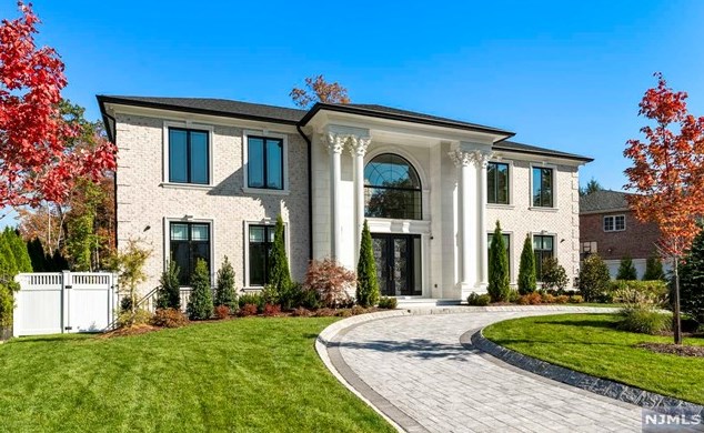 4 Willow Dr, Englewood NJ  07632-2207 exterior