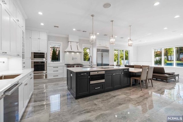 4 Willow Dr, Englewood NJ  07632-2207 exterior