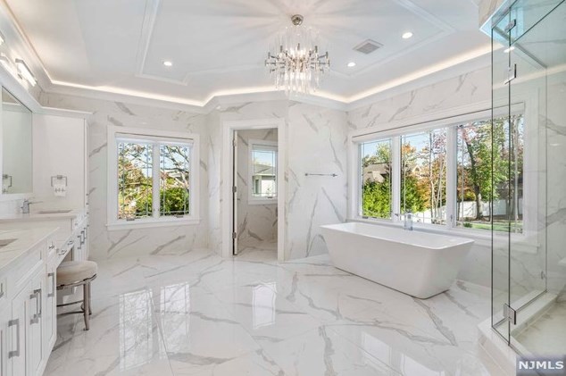 4 Willow Dr, Englewood NJ  07632-2207 exterior