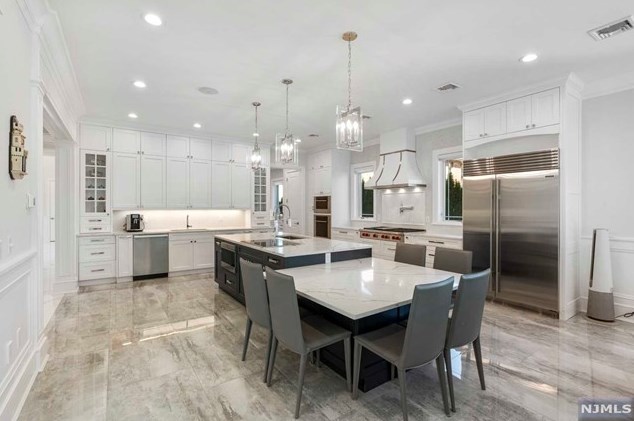 4 Willow Dr, Englewood NJ  07632-2207 exterior