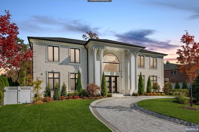 4 Willow Dr, Englewood NJ  07632-2207 exterior