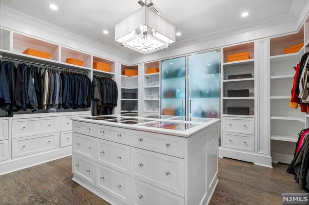 4 Willow Dr, Englewood NJ  07632-2207 exterior