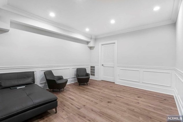 4 Willow Dr, Englewood NJ  07632-2207 exterior