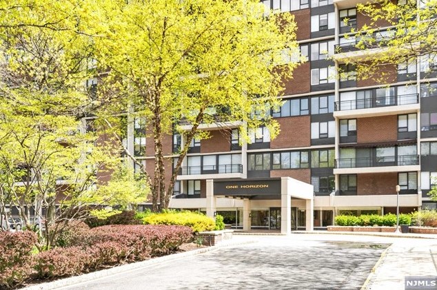 1 Horizon Rd, West Fort Lee NJ 07024-6501 exterior