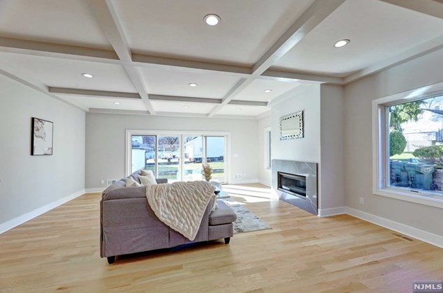 76 Passaic Ave, Rutherford NJ 07070-2059 exterior