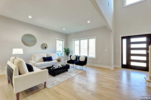 76 Passaic Ave, Rutherford NJ 07070-2059 exterior