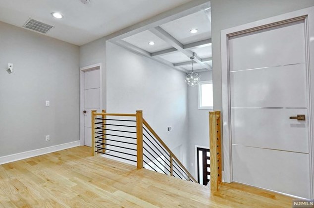 76 Passaic Ave, Rutherford NJ 07070-2059 exterior