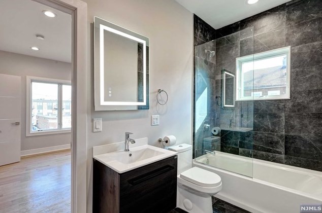 76 Passaic Ave, Rutherford NJ 07070-2059 exterior